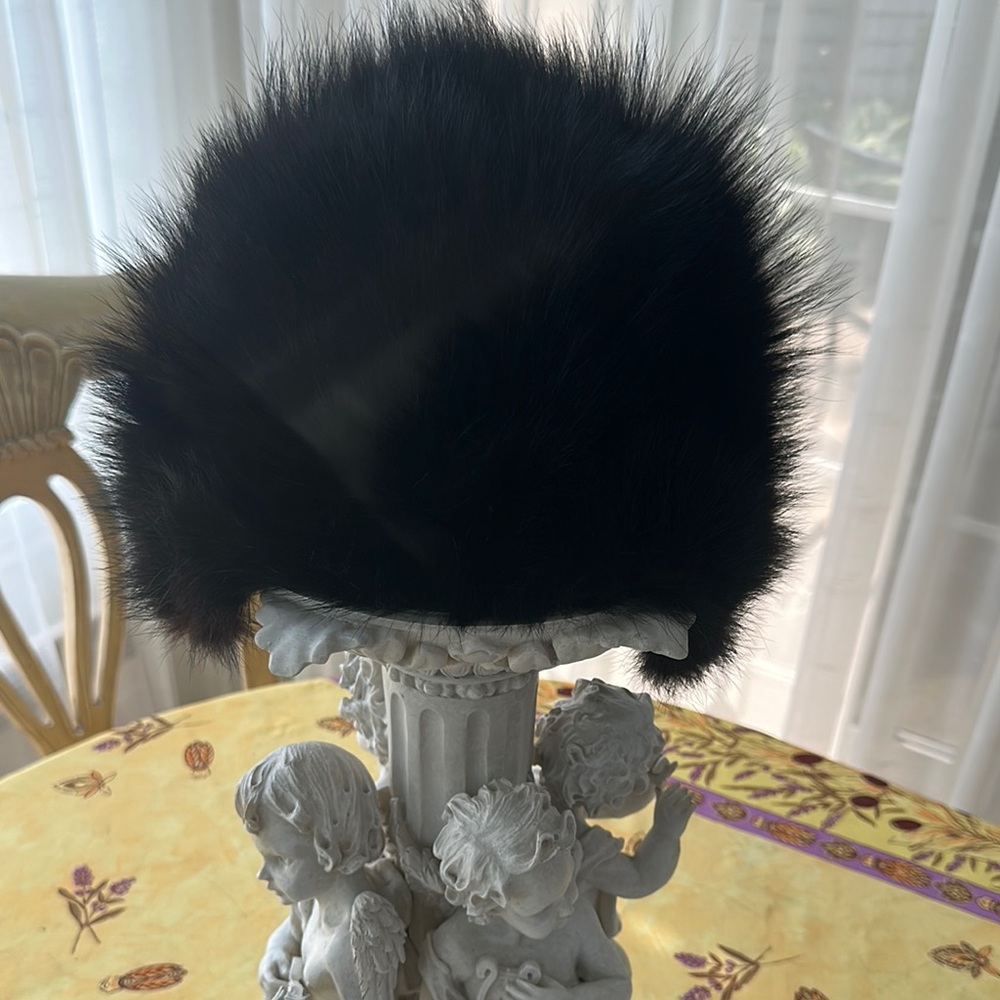 Luxurious Black Vintage Fur hat